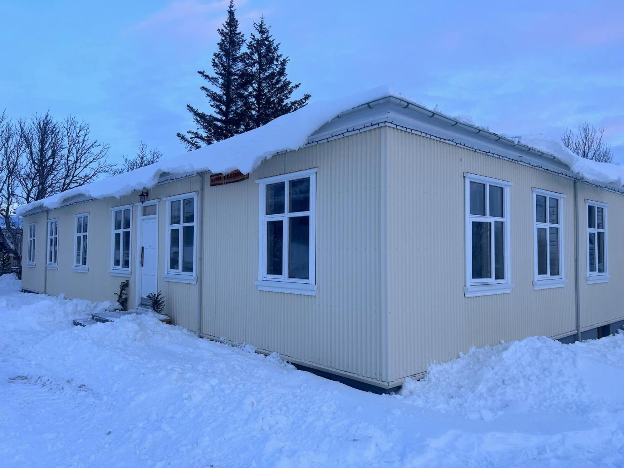 Bjork Guesthouse Лаугарватн Екстериор снимка